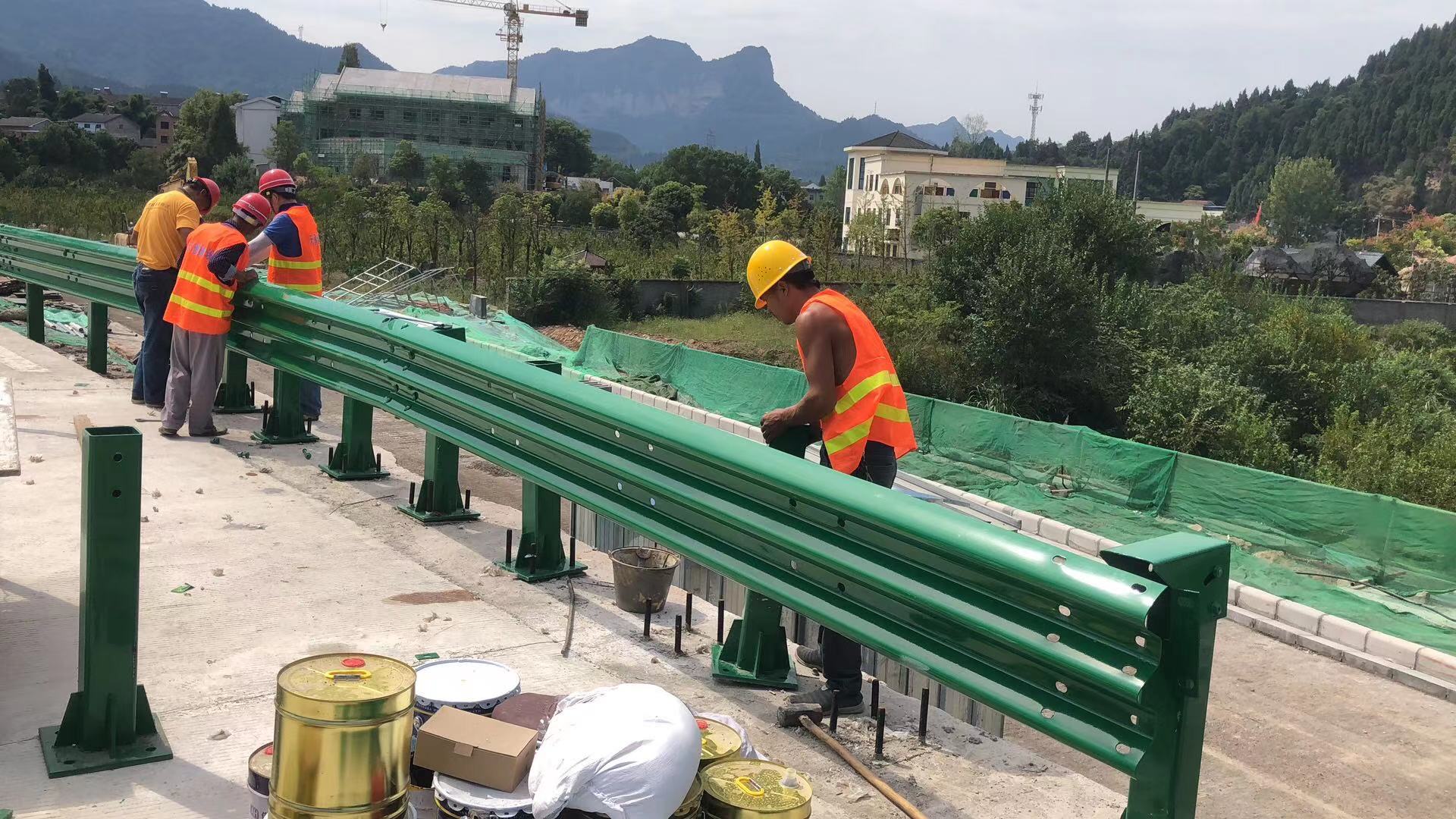 游仙区高速公路波形护栏热镀锌波形护栏 - 推荐